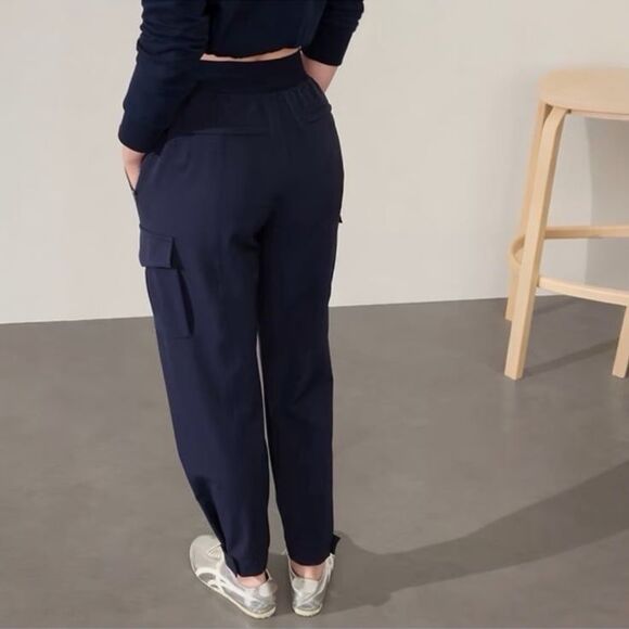 Athleta Endless High Rise Cargo Pant in Navy Blue Size 2P - Picture 4 of 12